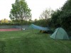 Zelten neben einem Sportplatz in Teisbach