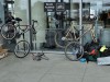 Fahrradmontageständer vor dem Terminal