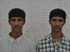 Die omanischen Zwillinge in der Moschee
