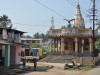 Hindu-Tempel und Moschee in einem Dorf